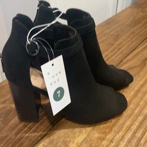 NWT Blabk peep toe ankle booties, 7